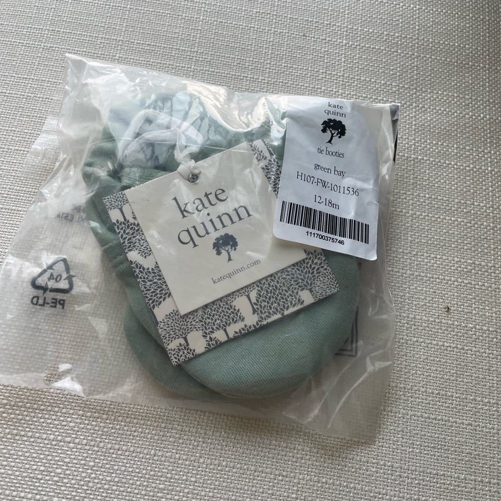 Kate Quinn Mint Green Baby Mittens